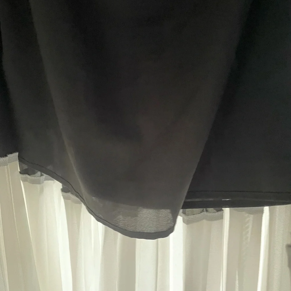 BCBG Asymmetrical black and white pleated skirt size L- fits like a 10-12 - Picture 5 of 6
